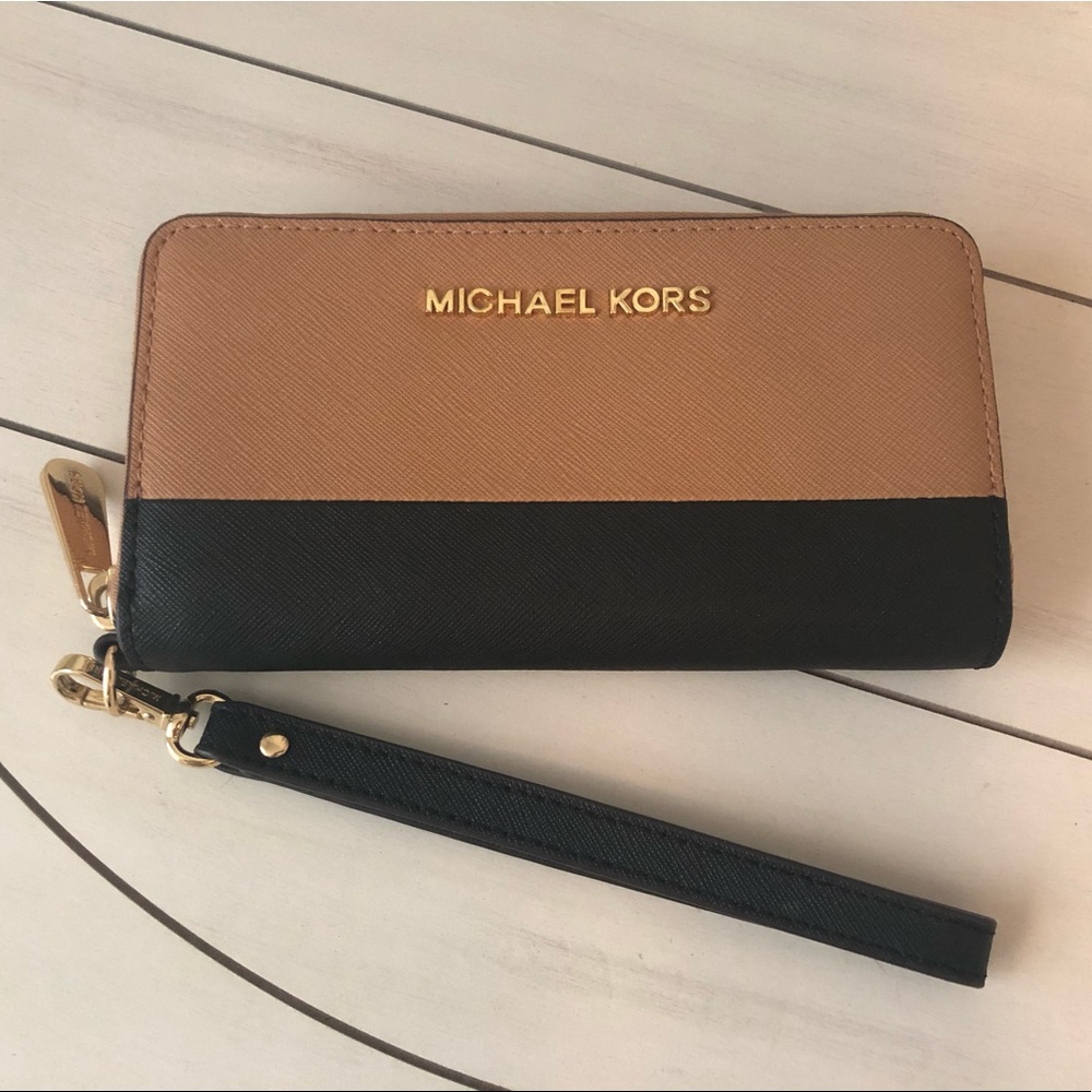 Michael Kors Jet Set Travel Phone Case Wristlet
